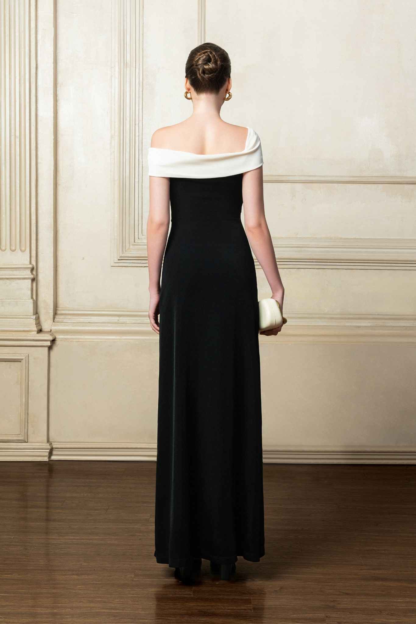 Vestido Largo Off-Shoulder en Punto