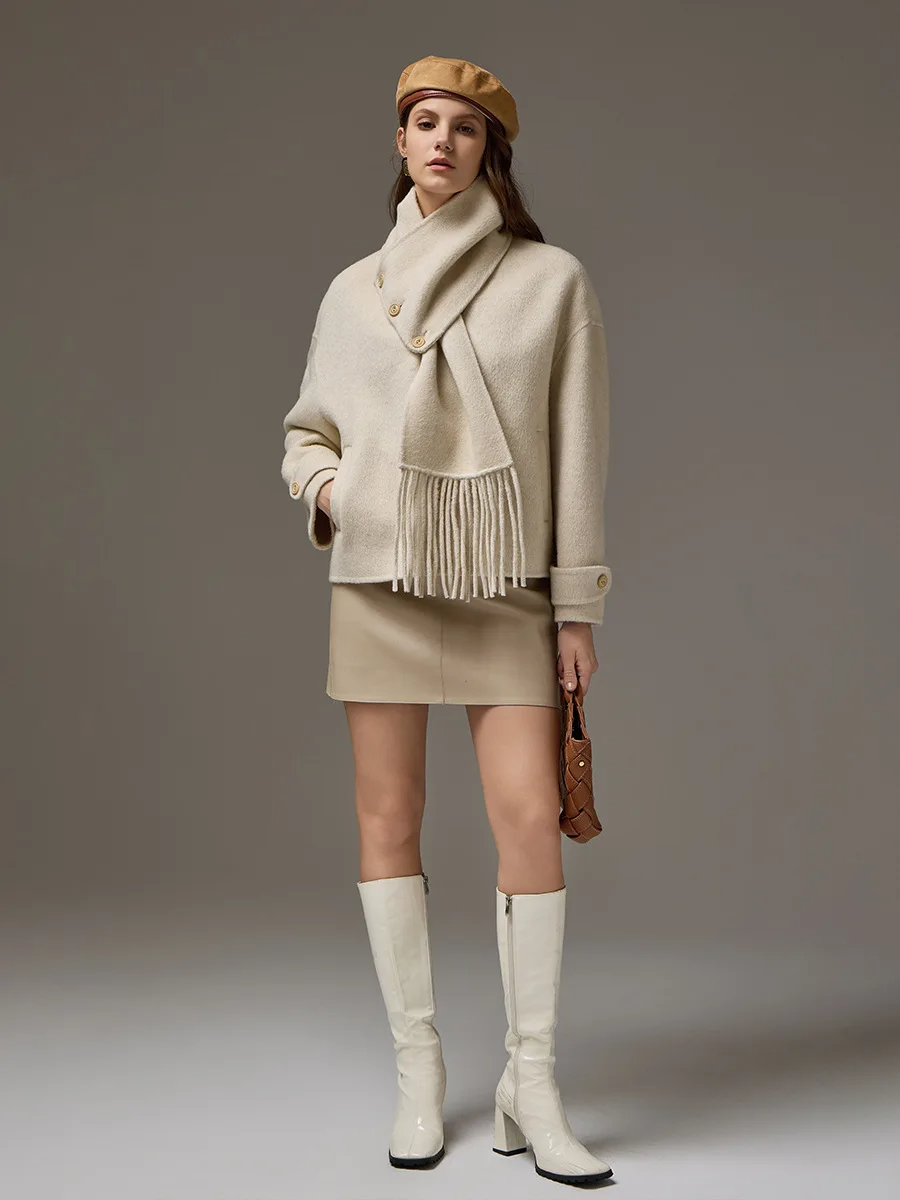 Chaqueta de Lana y Seda con Bufanda Desmontable